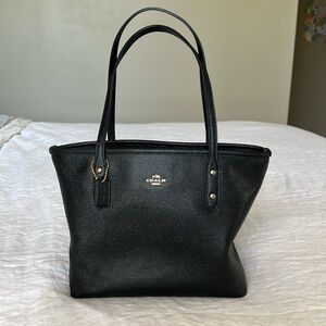 COACH - MN City Zip Tote